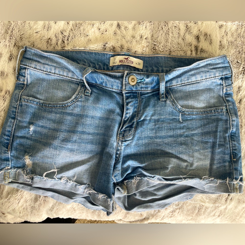 Hollister Jean shorts- Size: 7 Juniors